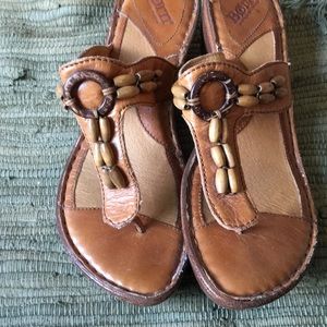 Cute & so comfy! Size 7 women’s Born sandals.